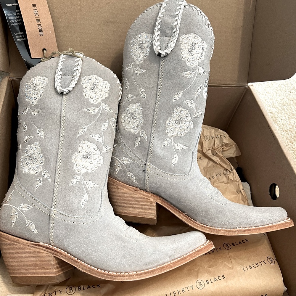 👢Liberty Black boots